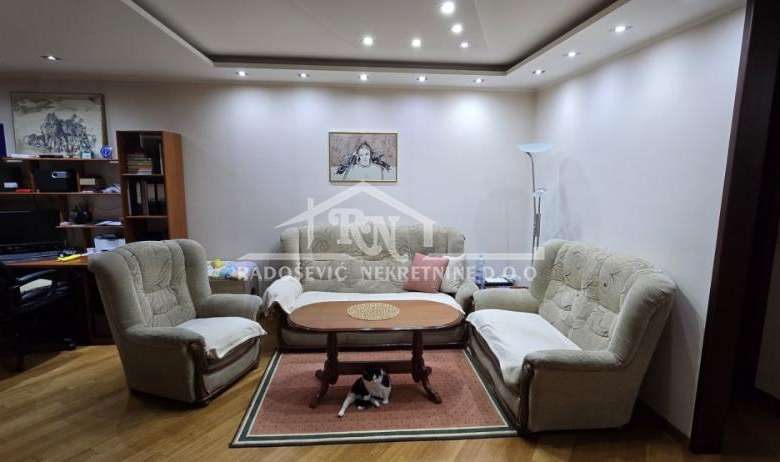Petlovo brdo – dvoetažni stan u nizu, ukupne površine 199m2, lux, eg ID#1546.