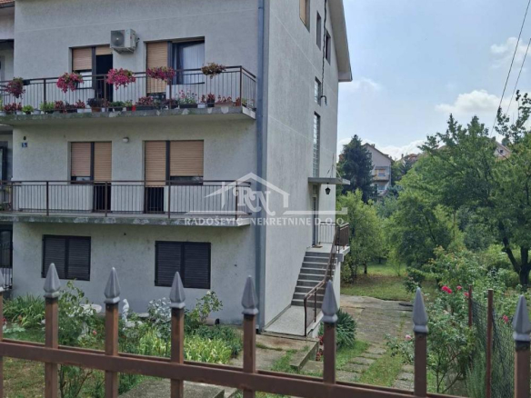 Kuća Prodaja Beograd Kaluđerica 474 m2
