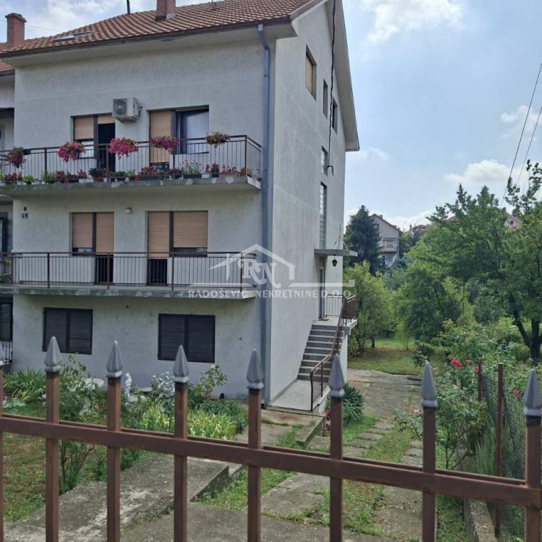 Kuća Prodaja Beograd Kaluđerica 474 m2