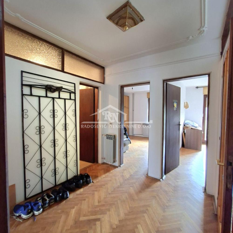 Kuća Prodaja Beograd Kaluđerica 474 m2