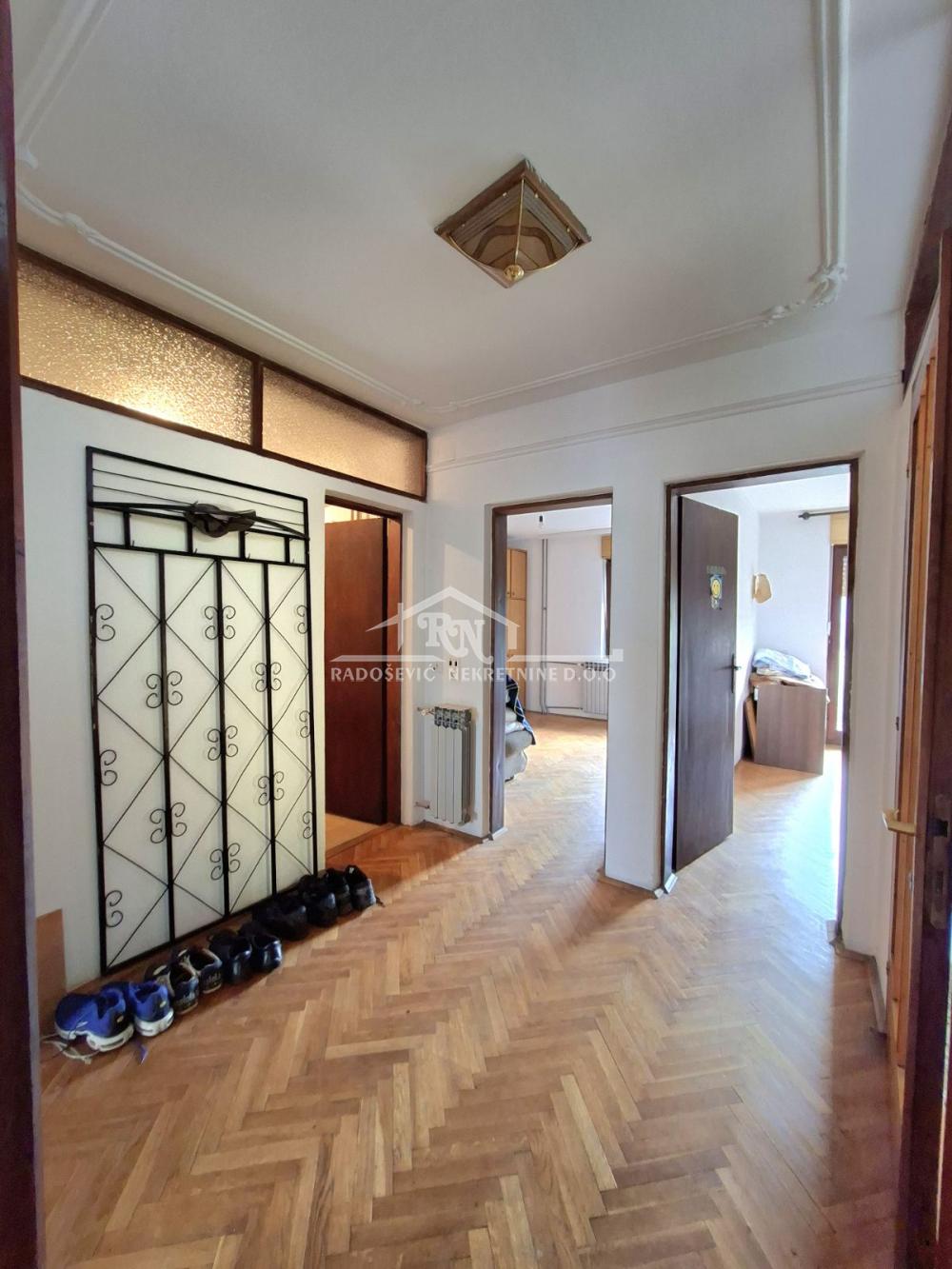 Kuća Prodaja Beograd Kaluđerica 474 m2