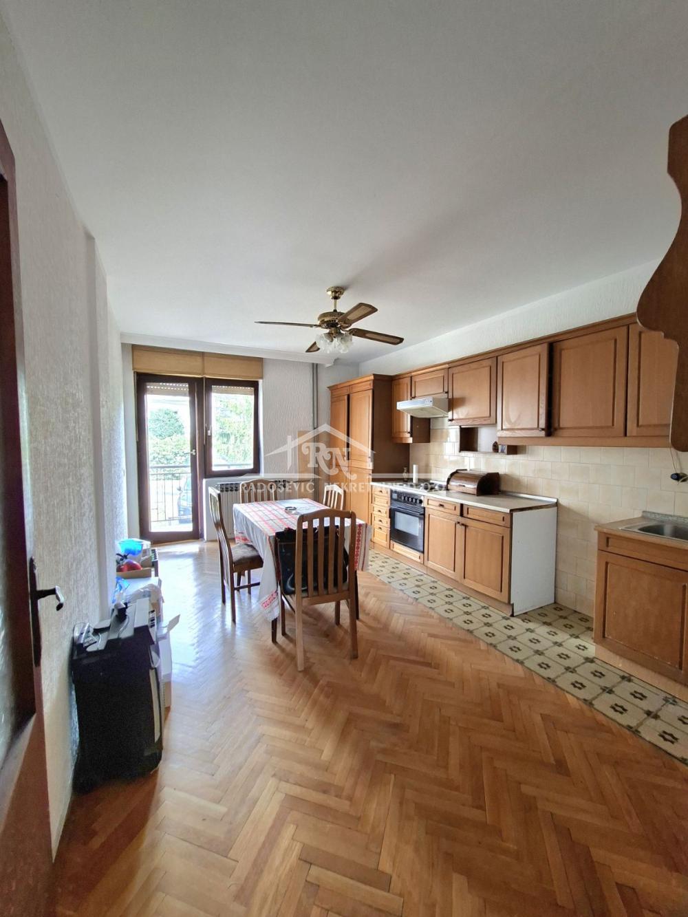 Kuća Prodaja Beograd Kaluđerica 474 m2
