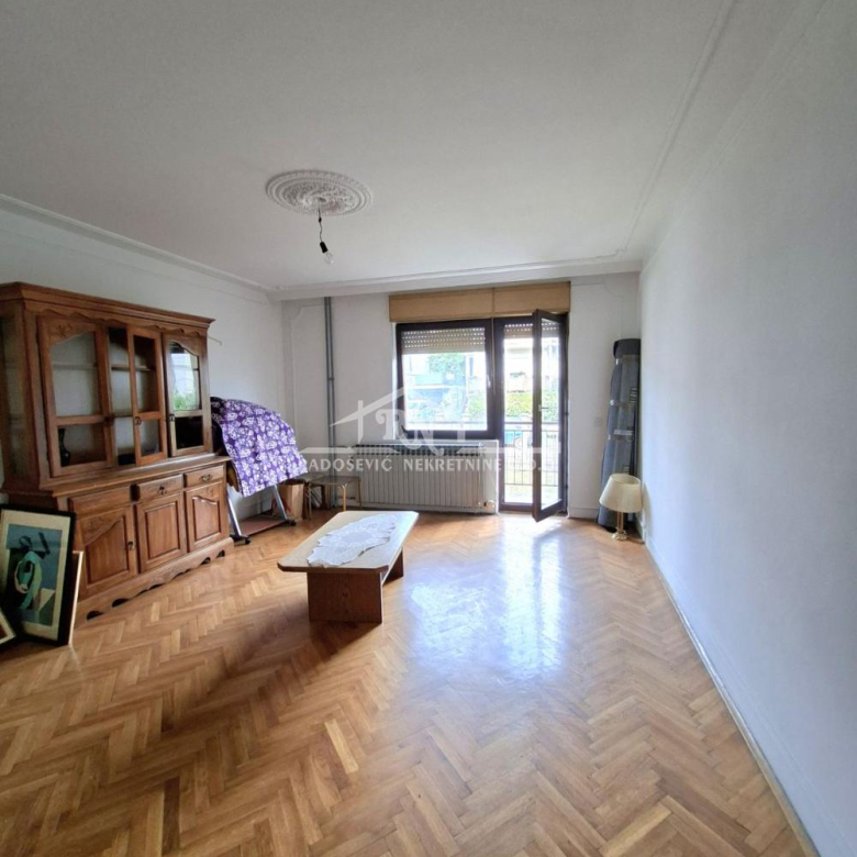 Kuća Prodaja Beograd Kaluđerica 474 m2