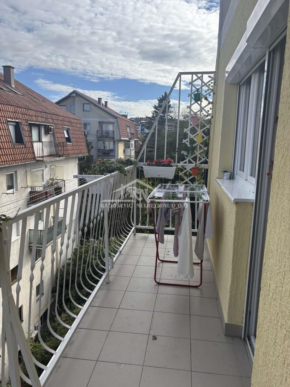 Stan Prodaja Beograd Bele Vode 66 m2