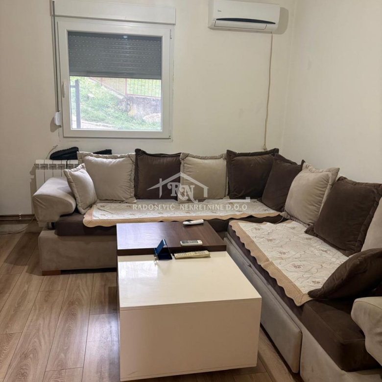 Kuća Prodaja Beograd Lipovica 215 m2