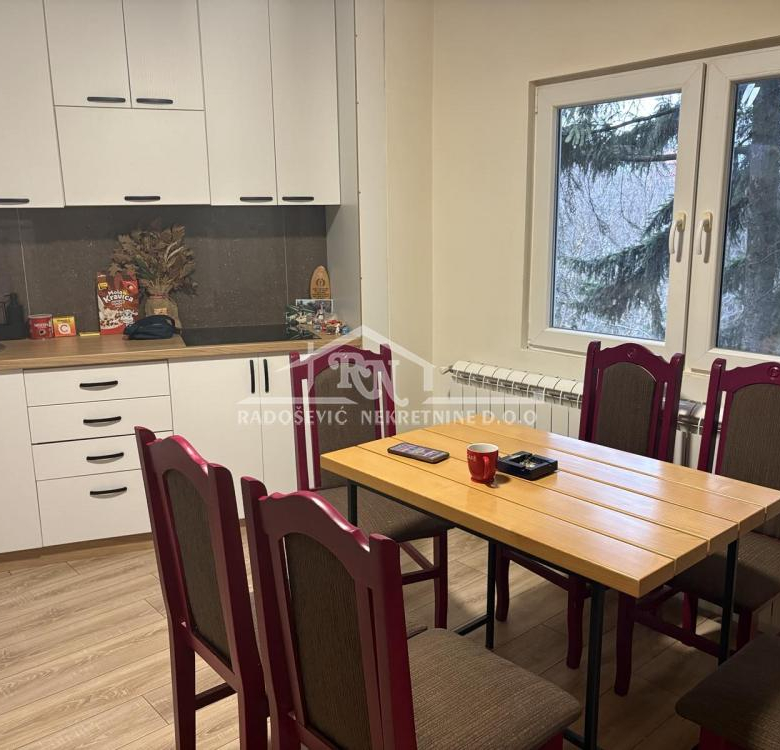 Kuća Prodaja Beograd Lipovica 215 m2