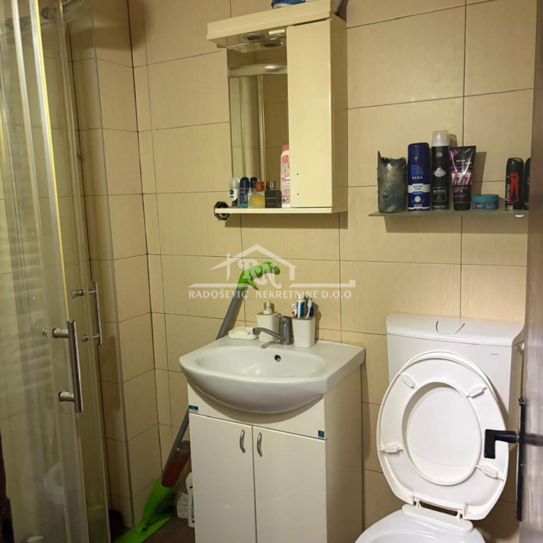 Kuća Prodaja Beograd Lipovica 215 m2