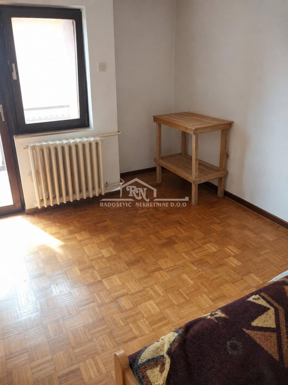 Kuća Prodaja Stara Pazova  410 m2