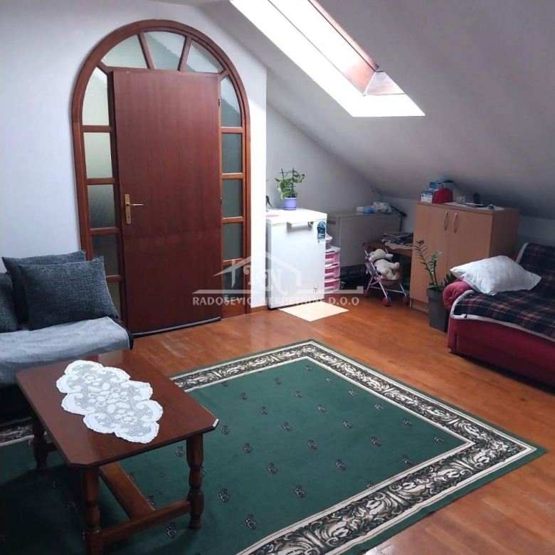 Kuća Prodaja Stara Pazova  410 m2