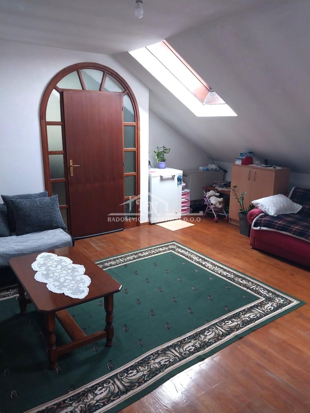 Kuća Prodaja Stara Pazova  410 m2