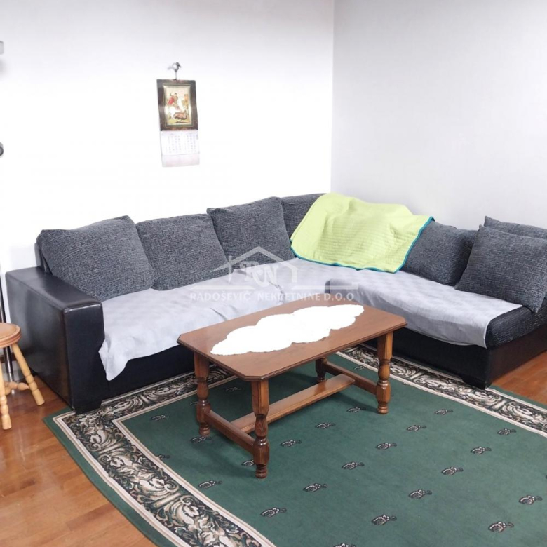 Kuća Prodaja Stara Pazova  410 m2