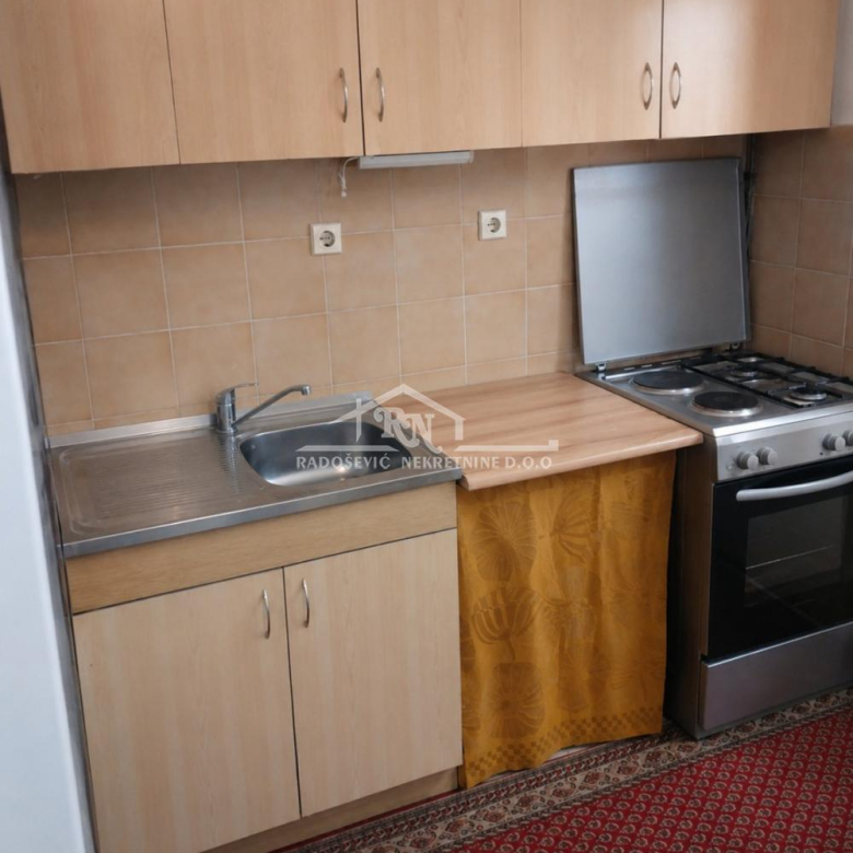Kuća Prodaja Stara Pazova  410 m2