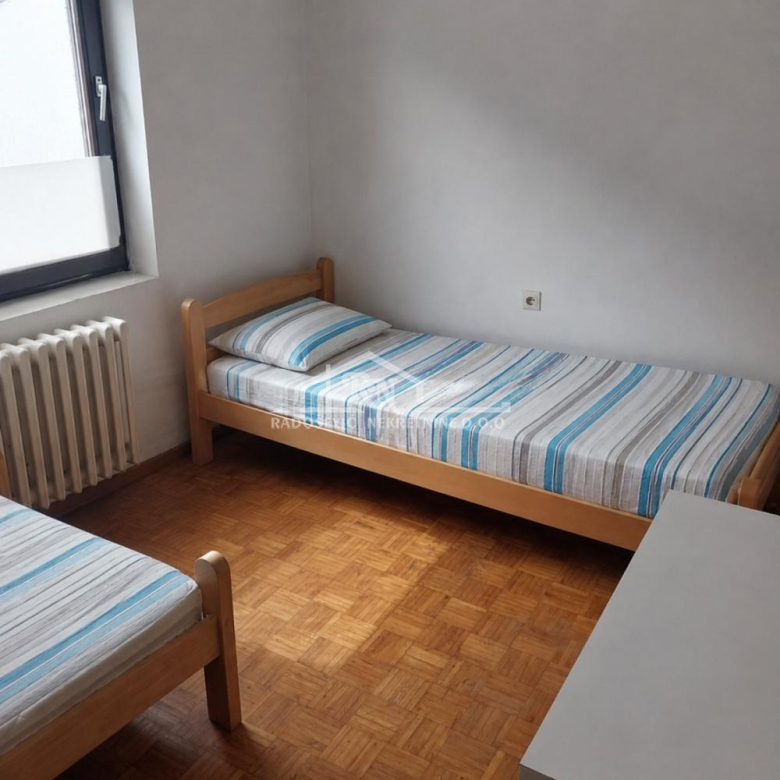 Kuća Prodaja Stara Pazova  410 m2
