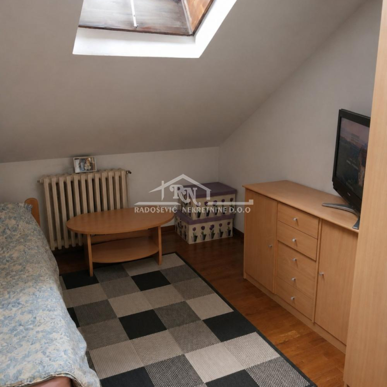 Kuća Prodaja Stara Pazova  410 m2