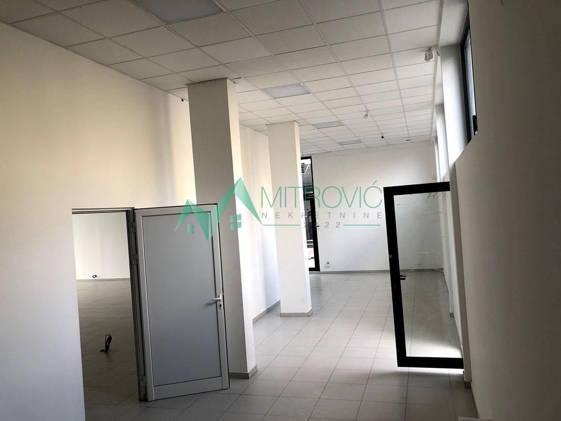 Lokal Prodaja Novi Sad  330 m2