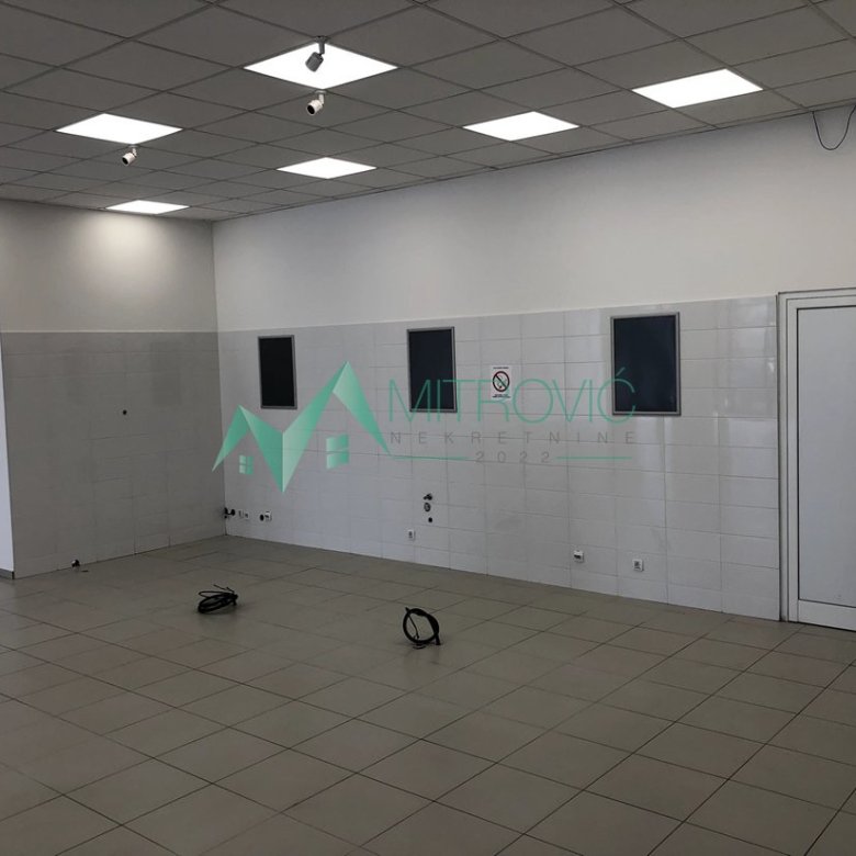 Lokal Prodaja Novi Sad  330 m2