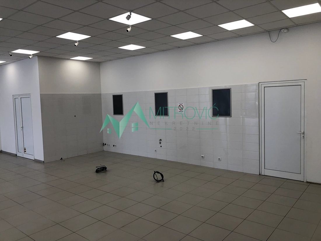 Lokal Prodaja Novi Sad  330 m2