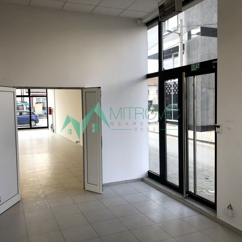 Lokal Prodaja Novi Sad  330 m2