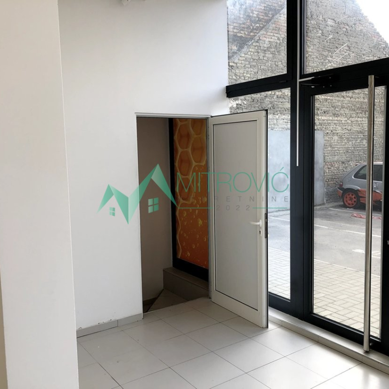 Lokal Prodaja Novi Sad  330 m2