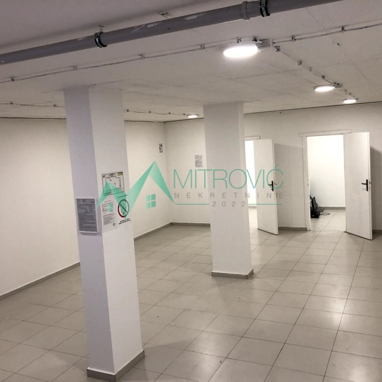 Lokal Prodaja Novi Sad  330 m2