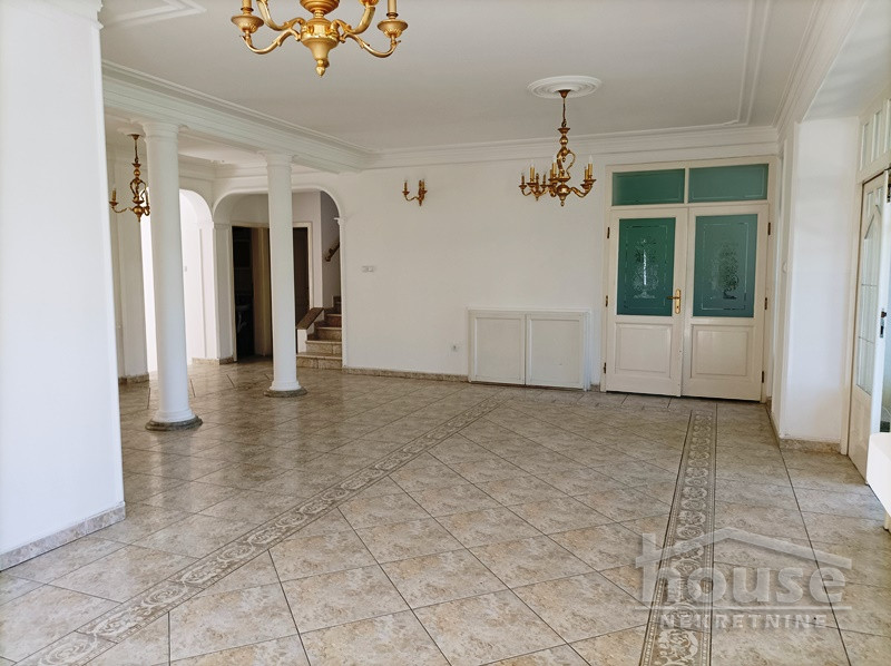 Kuća Izdavanje Novi Sad  300 m2