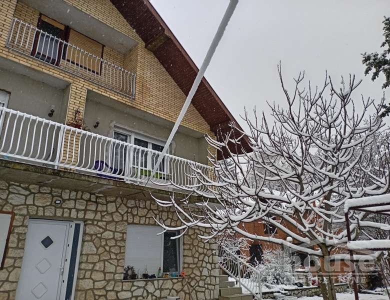 Kuća Prodaja Novi Sad  300 m2