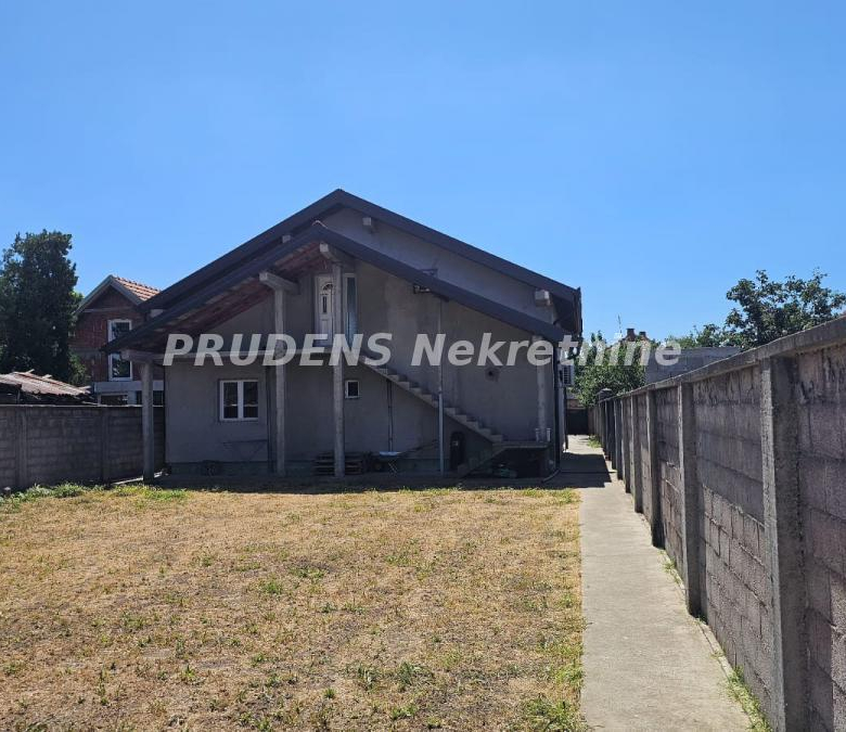 Kuća Prodaja Beograd  218 m2