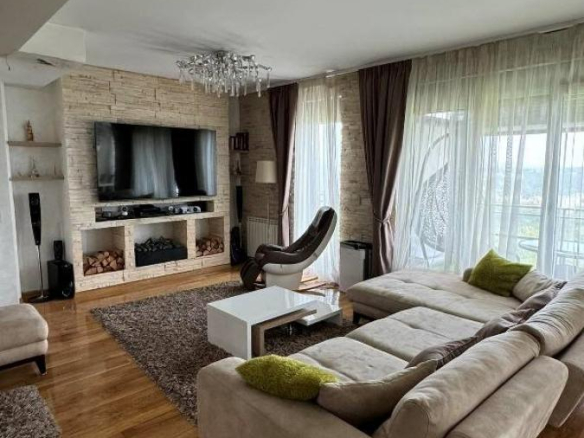 Stan Prodaja Beograd Skojevsko Naselje 270 m2
