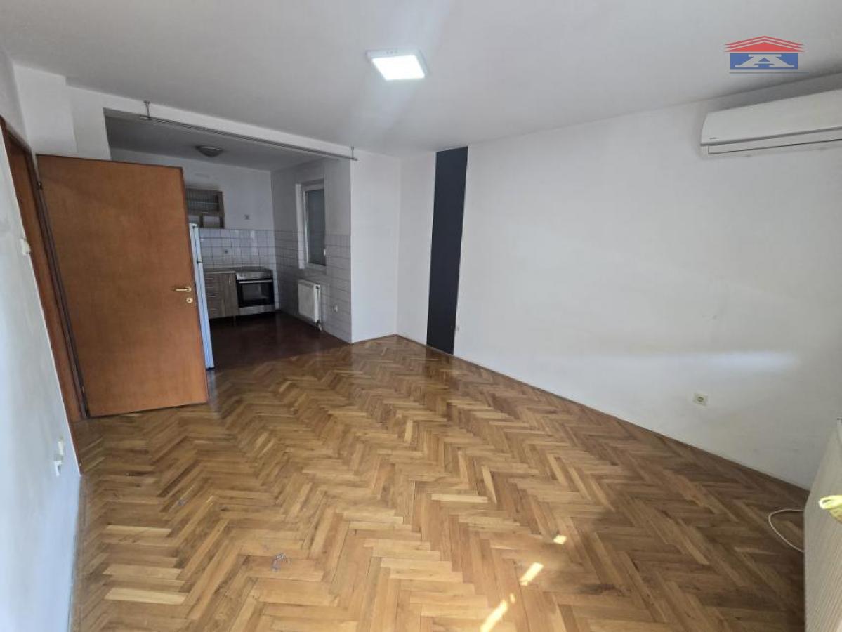 Stan Izdavanje Novi Sad  46 m2