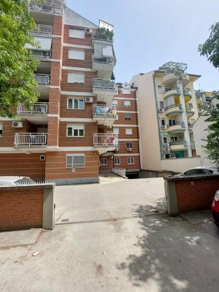 Garaža Izdavanje Novi Sad  15 m2