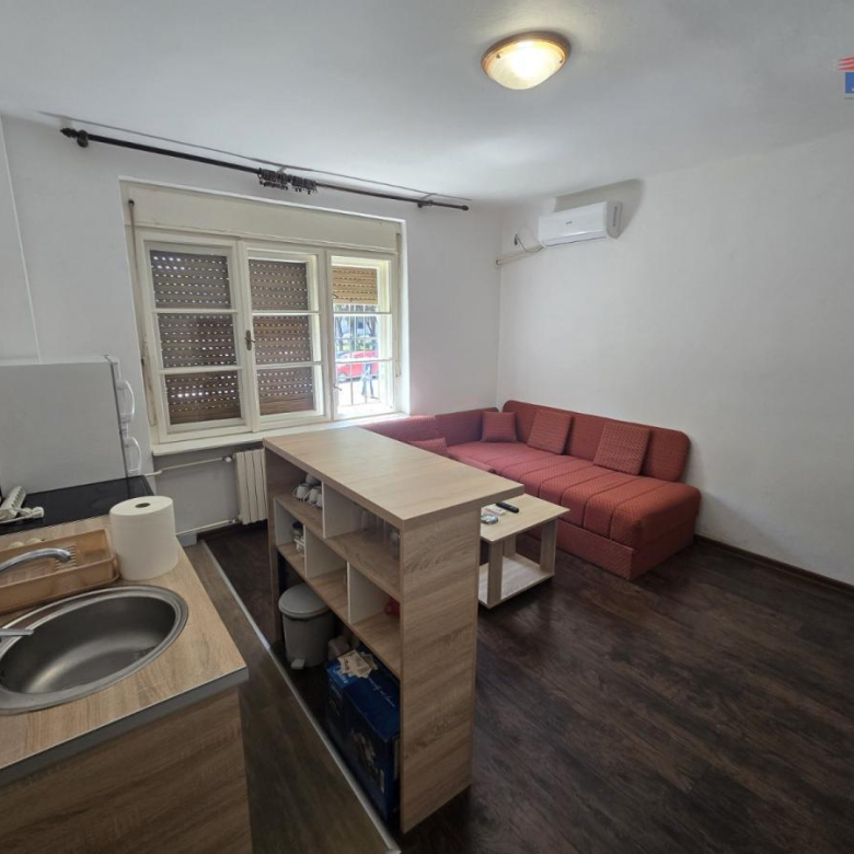 Stan Izdavanje Novi Sad  23 m2