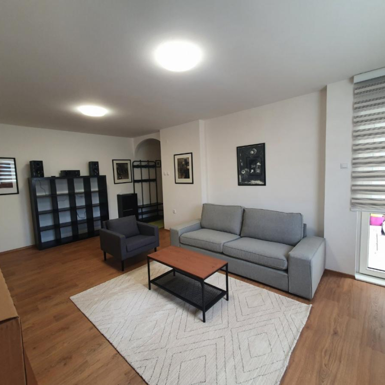 Stan Izdavanje Novi Sad  54 m2