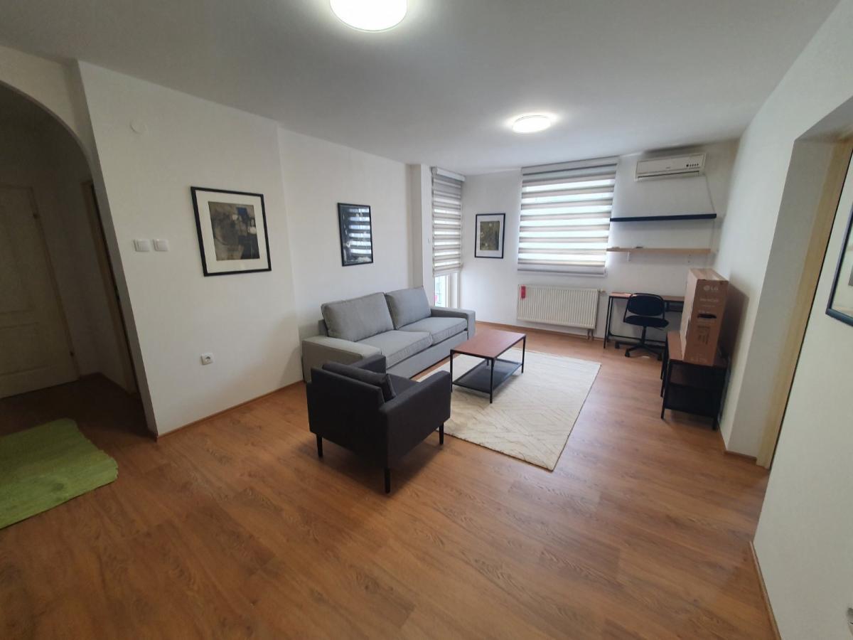 Stan Izdavanje Novi Sad  54 m2