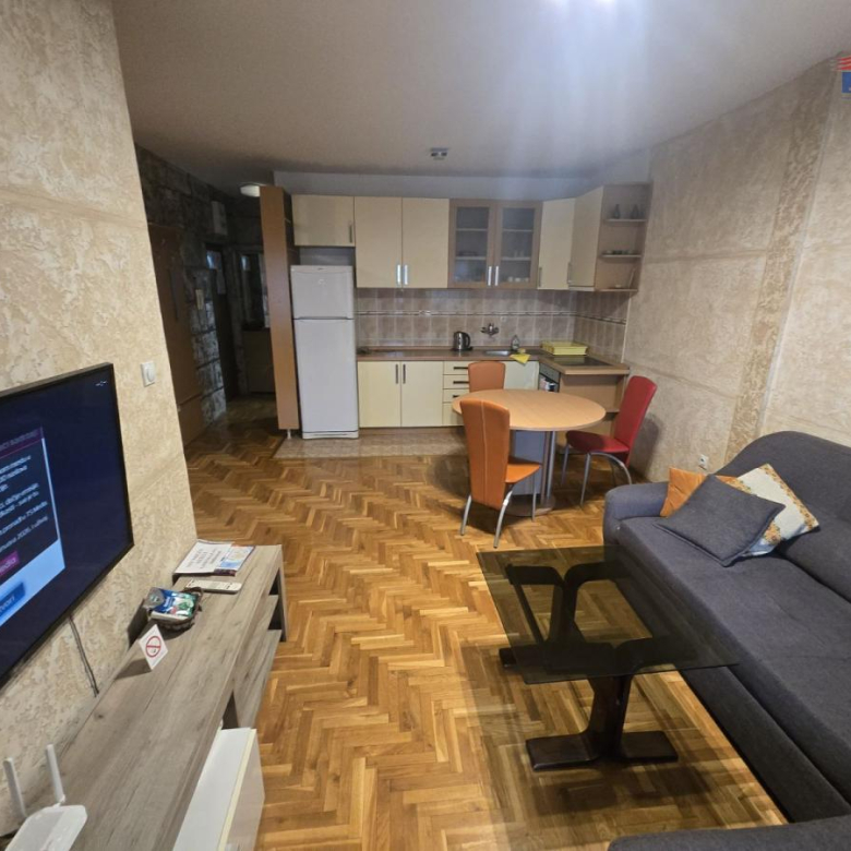 Stan Izdavanje Novi Sad  44 m2