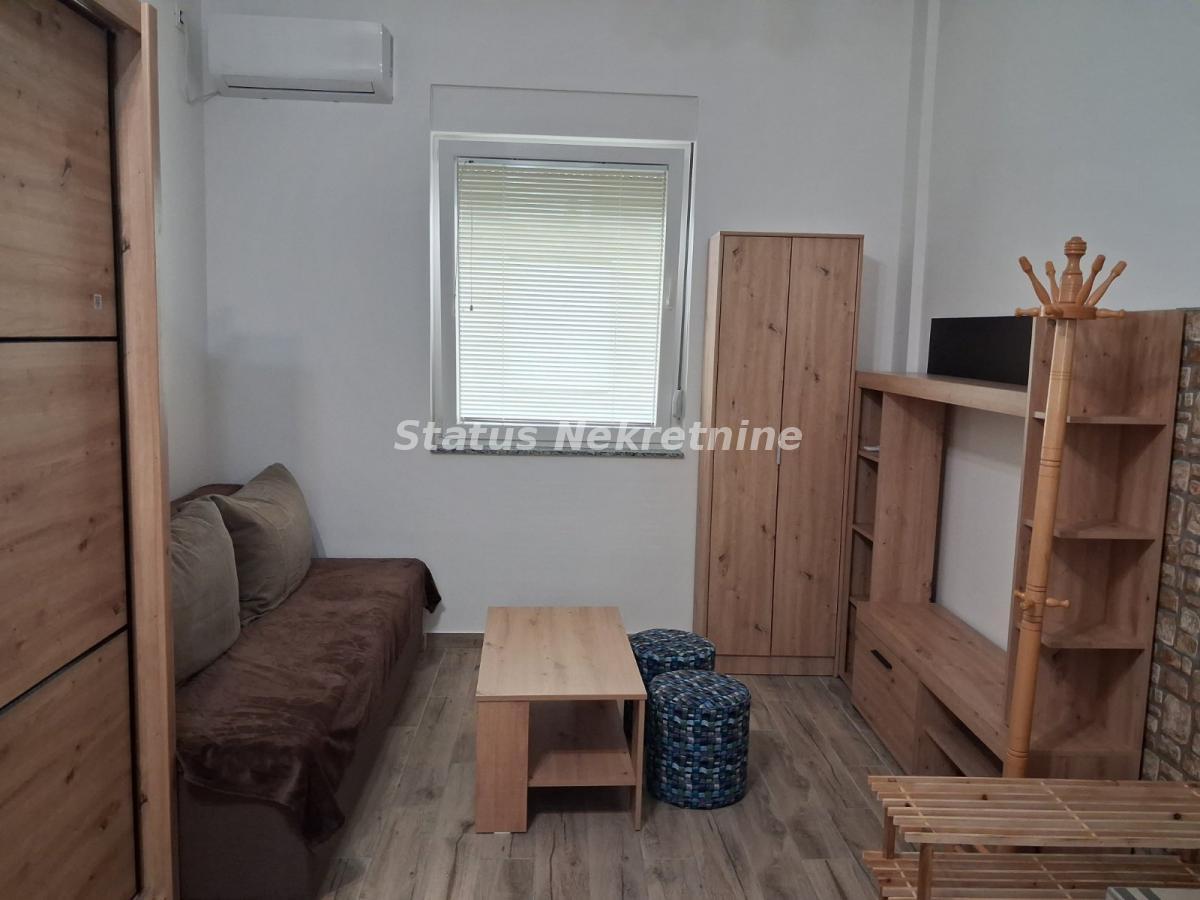 Stan Izdavanje Novi Sad  23 m2