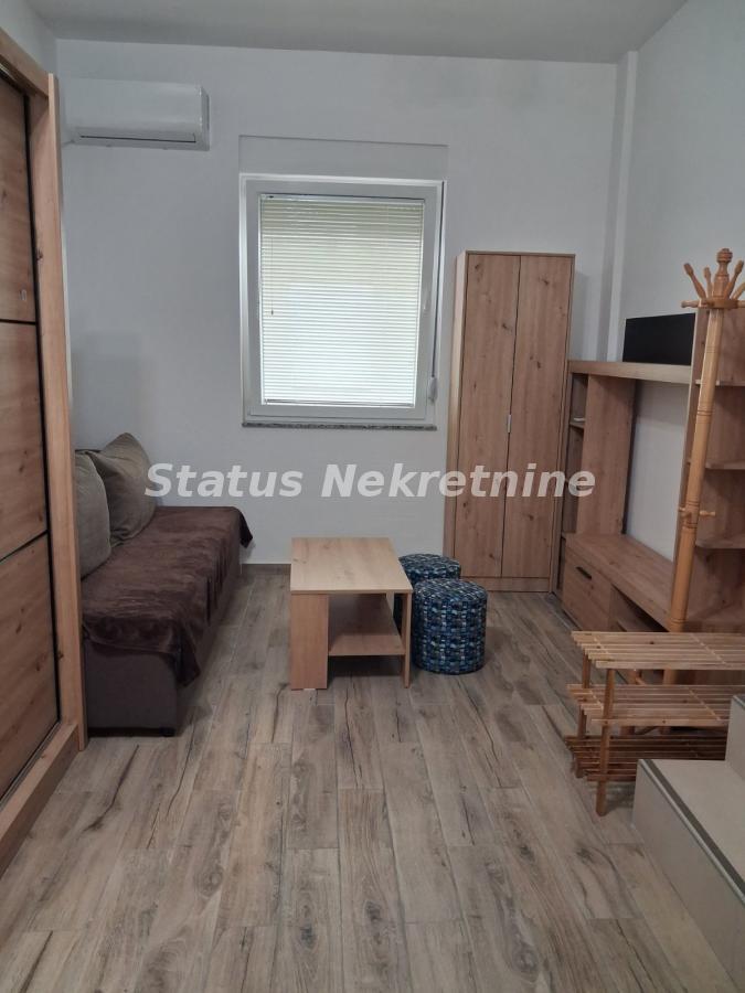 Stan Izdavanje Novi Sad  23 m2