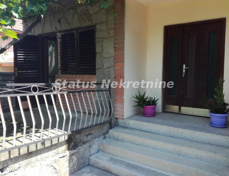 Kuća Prodaja Novi Sad  300 m2