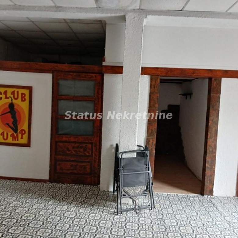 Lokal Izdavanje Novi Sad  90 m2