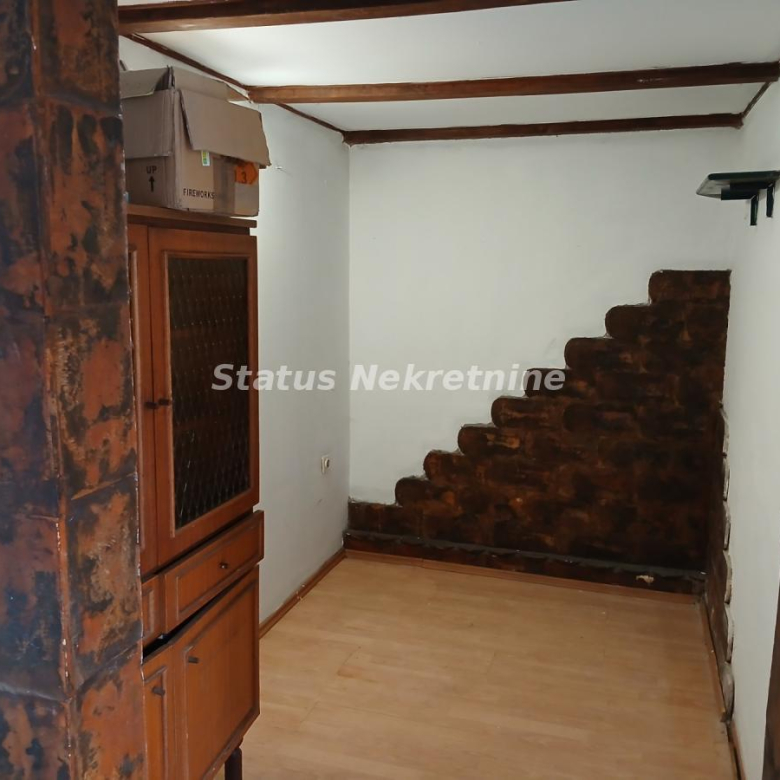 Lokal Izdavanje Novi Sad  90 m2