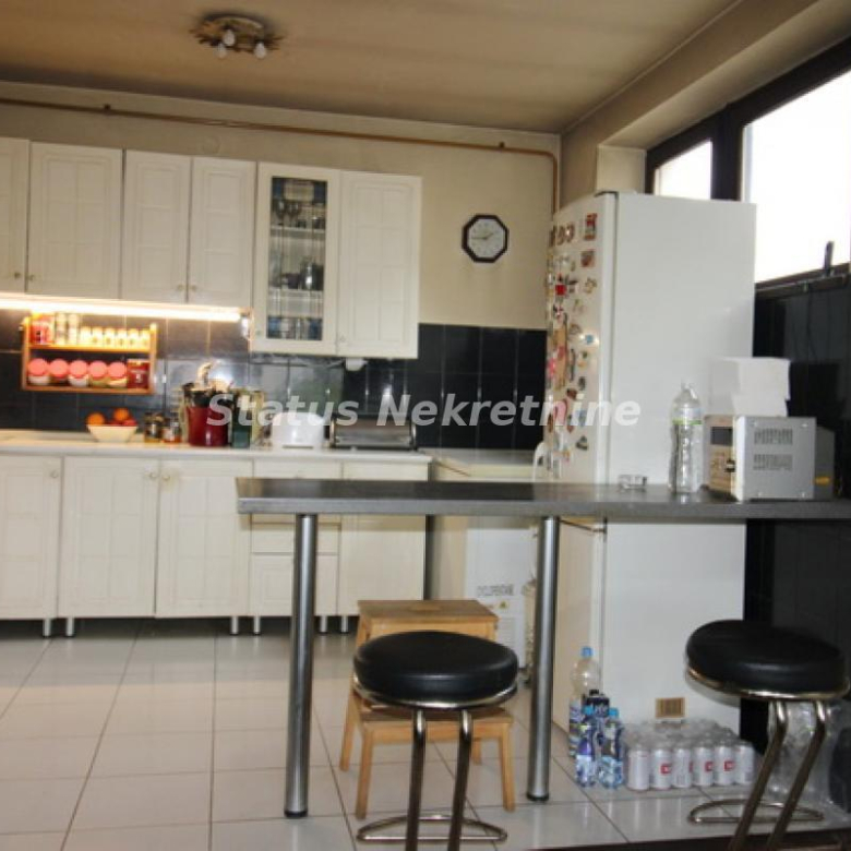 Kuća Prodaja Novi Sad  330 m2