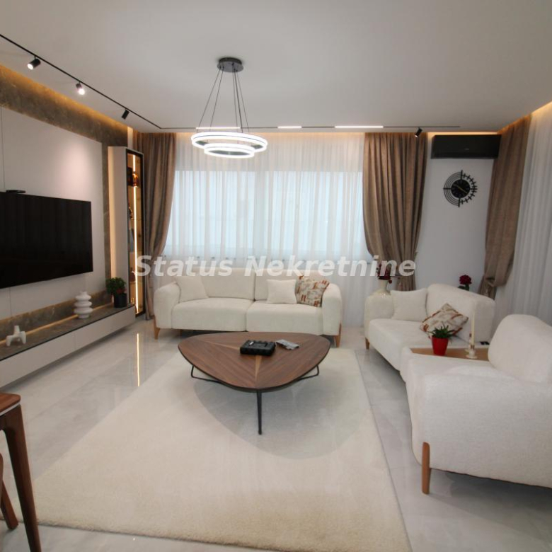 Stan Izdavanje Novi Sad  200 m2