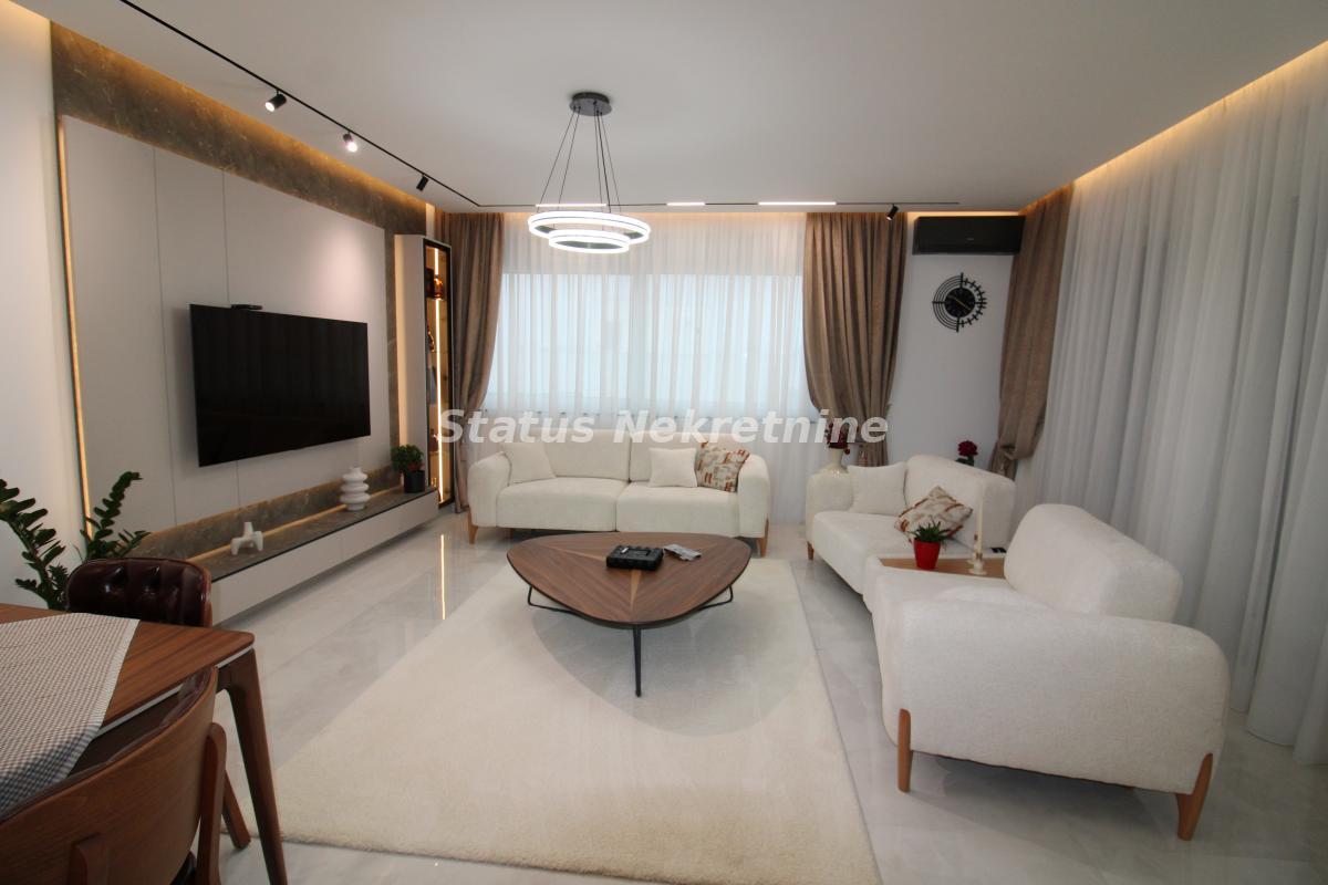 Stan Izdavanje Novi Sad  200 m2