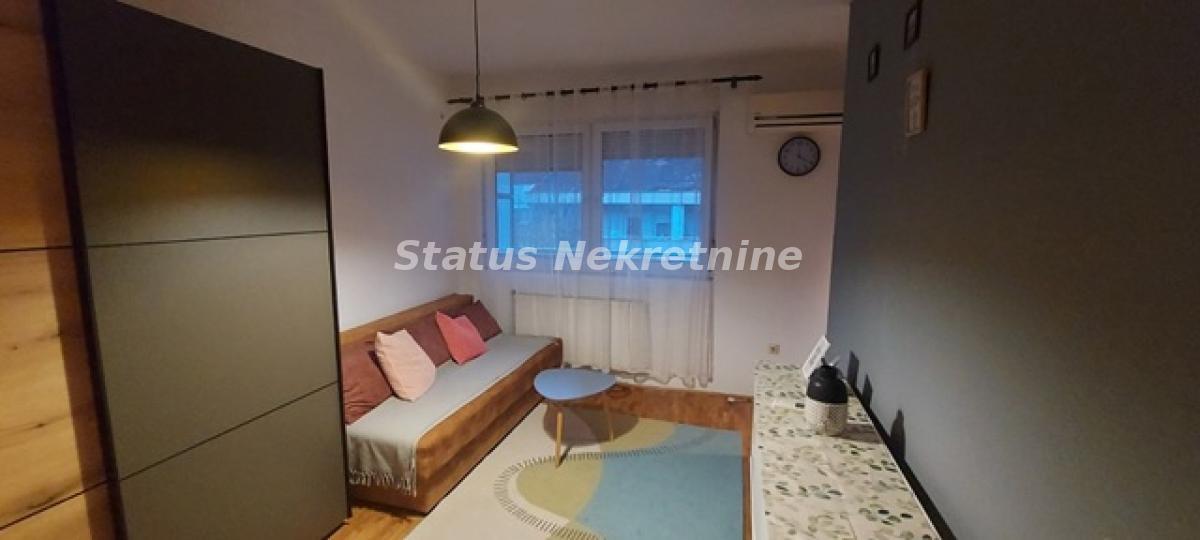 Stan Izdavanje Novi Sad  28 m2