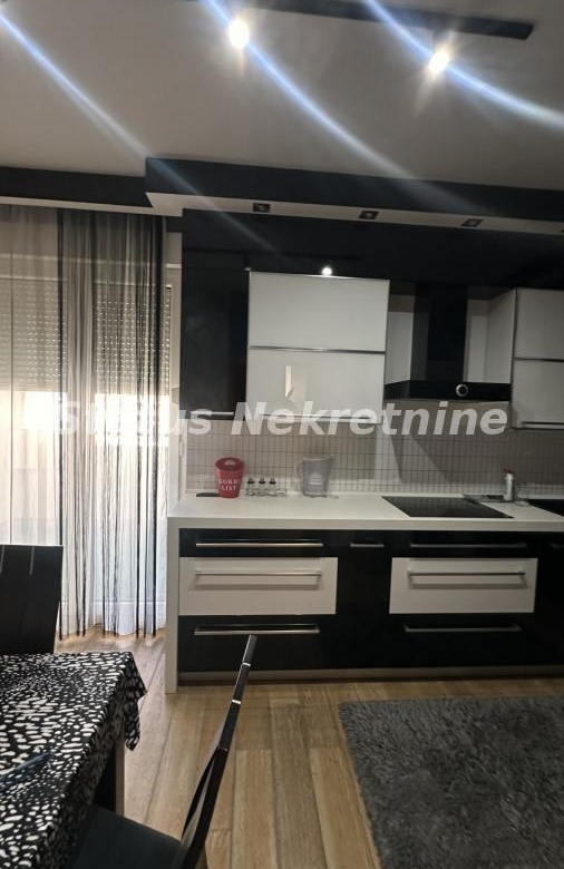 Stan Izdavanje Novi Sad  126 m2