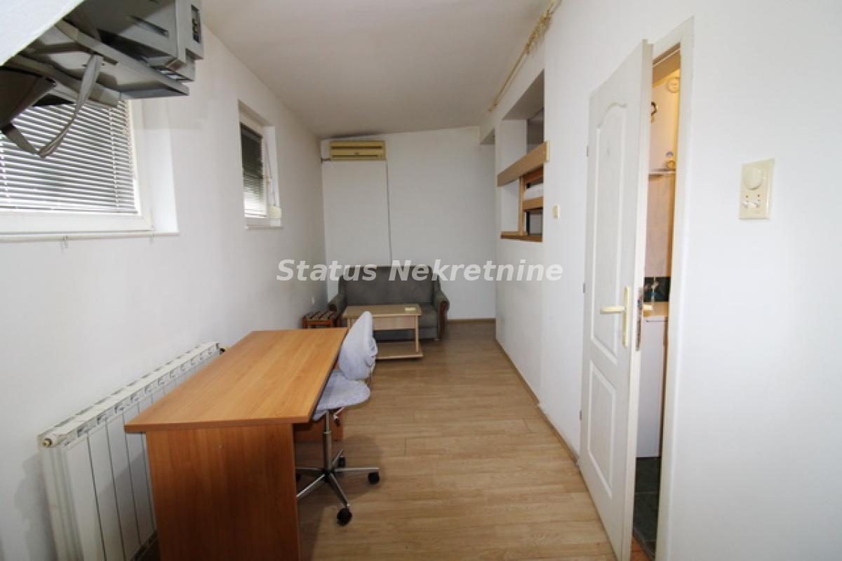 Stan Izdavanje Novi Sad  27 m2