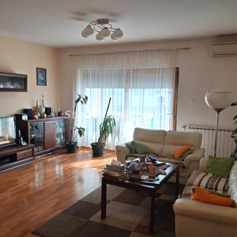 Stan Prodaja Novi Sad  148 m2