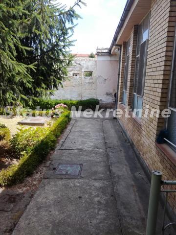 Kuća Prodaja Bačka Palanka  200 m2