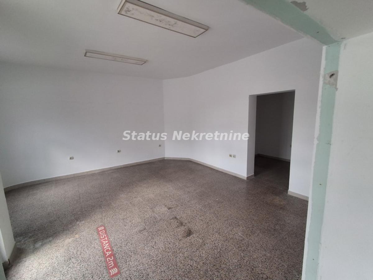Lokal Izdavanje Novi Sad  90 m2