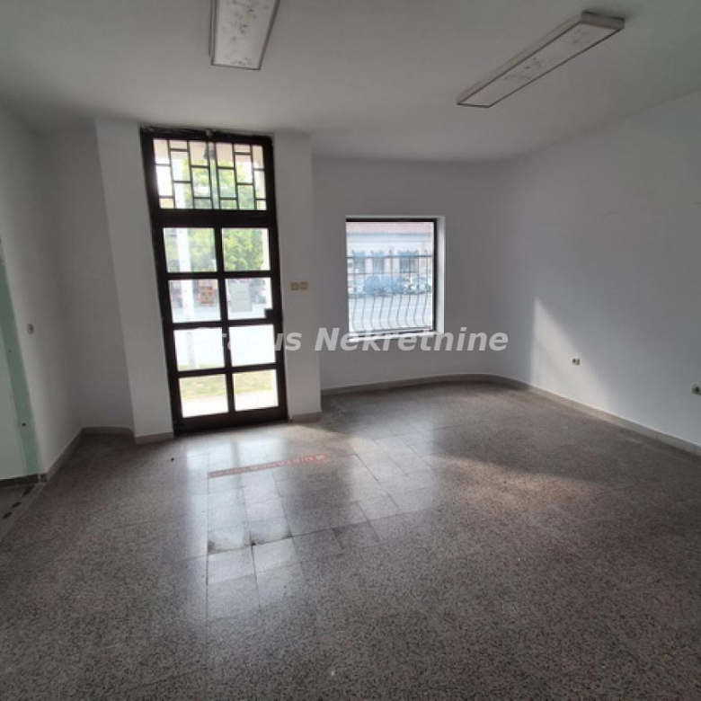 Lokal Izdavanje Novi Sad  90 m2