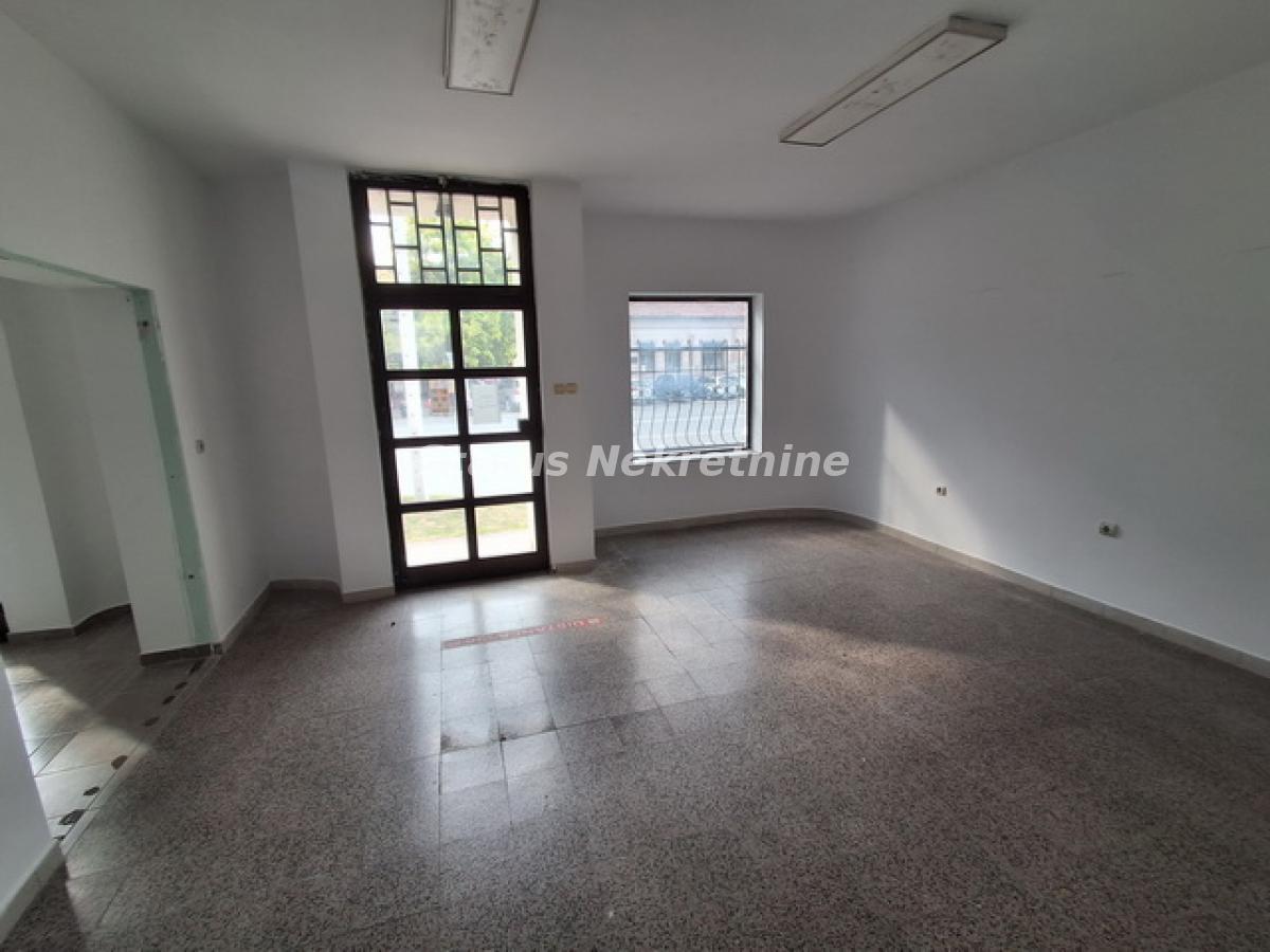 Lokal Izdavanje Novi Sad  90 m2
